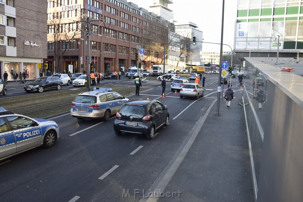 VU PKW Strab Koeln Mitte Pipinenstr Hohestr P206.JPG - Miklos Laubert